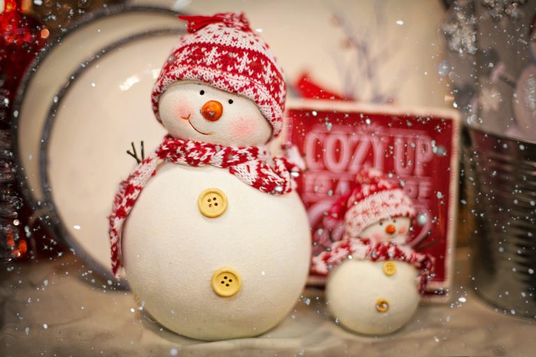 6 Holiday And Winter Theme Activities For Preschoolers–Plus Free Printables!